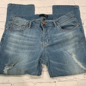 Women’s 1822 Denim Berlin Distressed Capris